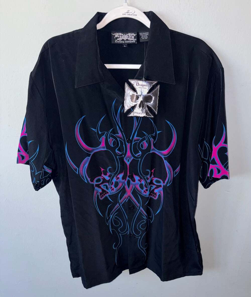 NWT Dragonfly  Company Double Skull Tribal Short Sleeve Button Up Shirt Size L